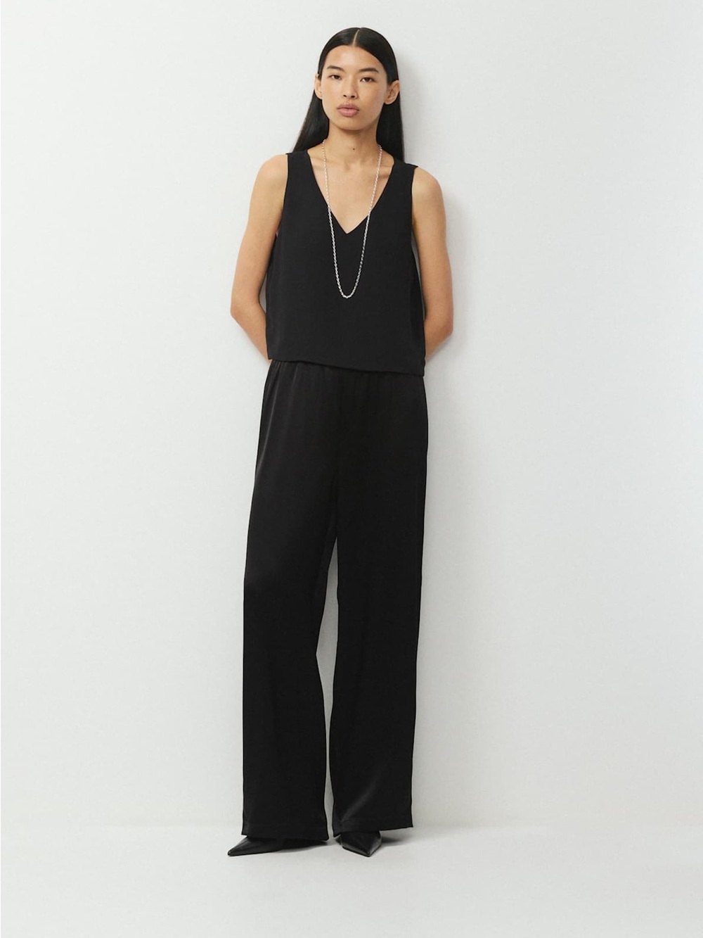Aritzia Babaton Black V‑Neck Murphy Blouse XXS
